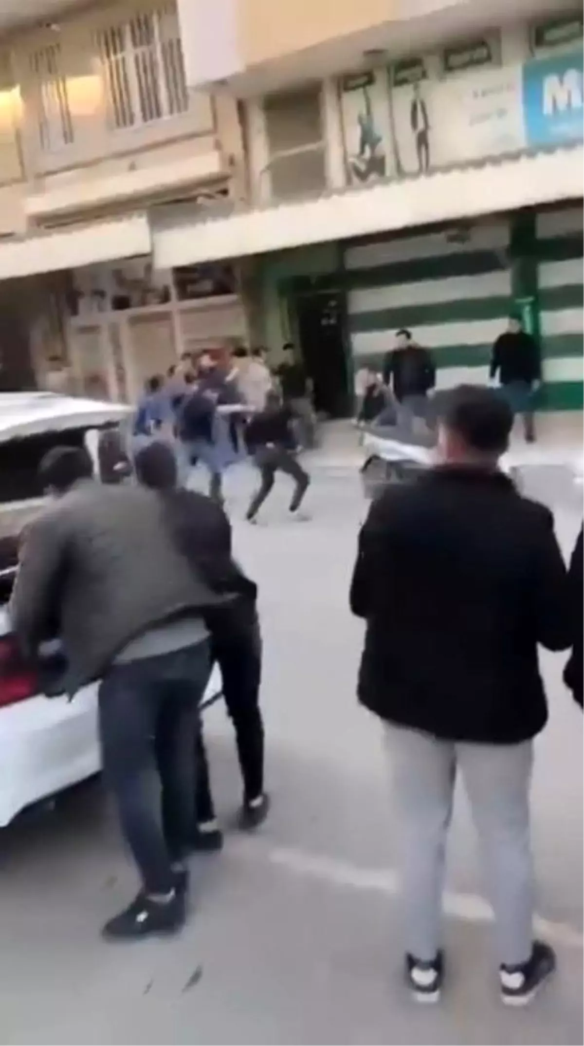 Akçakale’de Taşlı Sopalı Kavga: 4 Yaralı