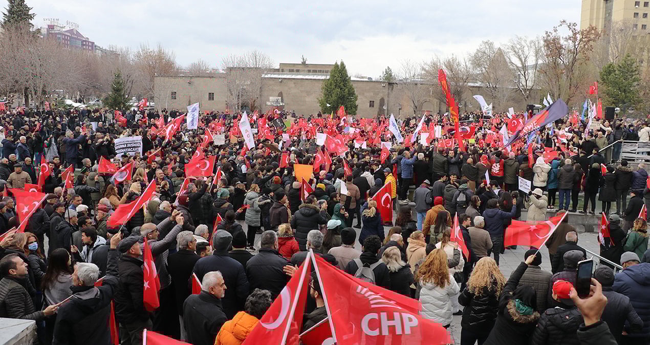 AKP’nin kalesi Kayseri’de ‘İmamoğlu’ protestosu: Gözaltılar var