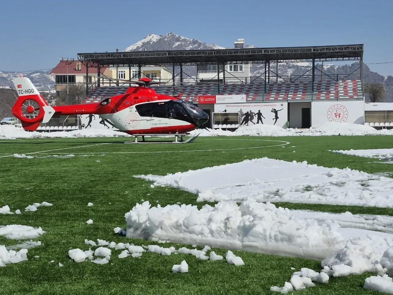 Şebinkarahisar’da Ambulans Helikopter Hızla Müdahale Ederek Hastayı Giresun’a Ulaştırdı