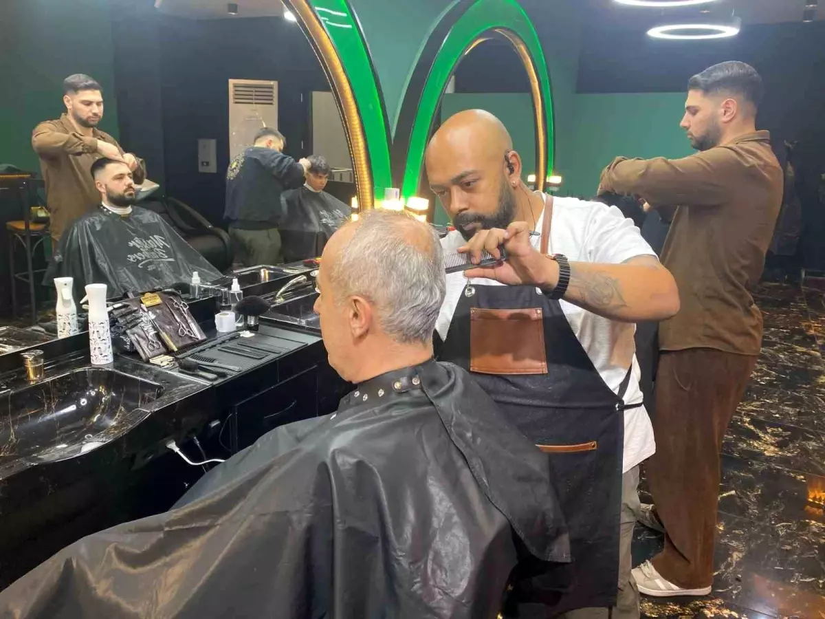 Aydın’da Bayram Yoğunluğu: Kuaförler Tam Kapasiteyle Açık