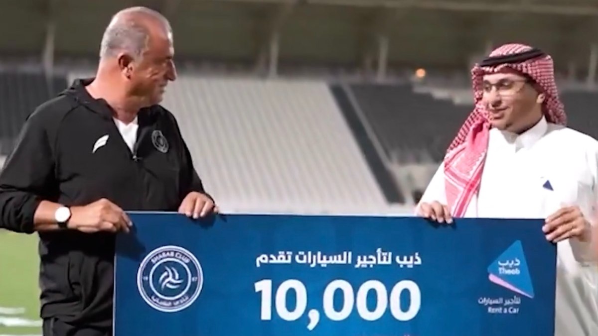 Ayın teknik direktörü seçilen Fatih Terim’e para ödülü