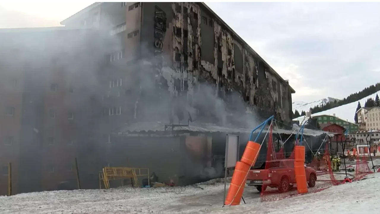 Uludağ’da Kervansaray Otel’de Yangın: Milli Kayakçı ve Babası Hayatını Kaybetti