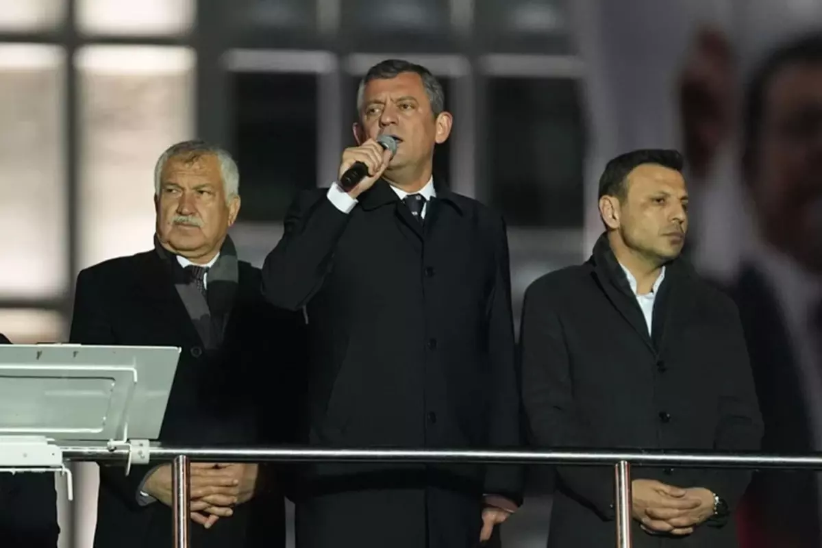 Özel’in Boykot Listesi: “Saraçhane’yi Göreni Görün, Görmeyeni Yerinin Dibine Gömün”