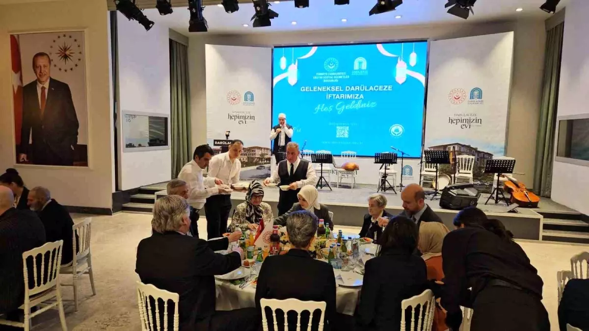 Darülaceze İftarında Şefkat Vurgusu
