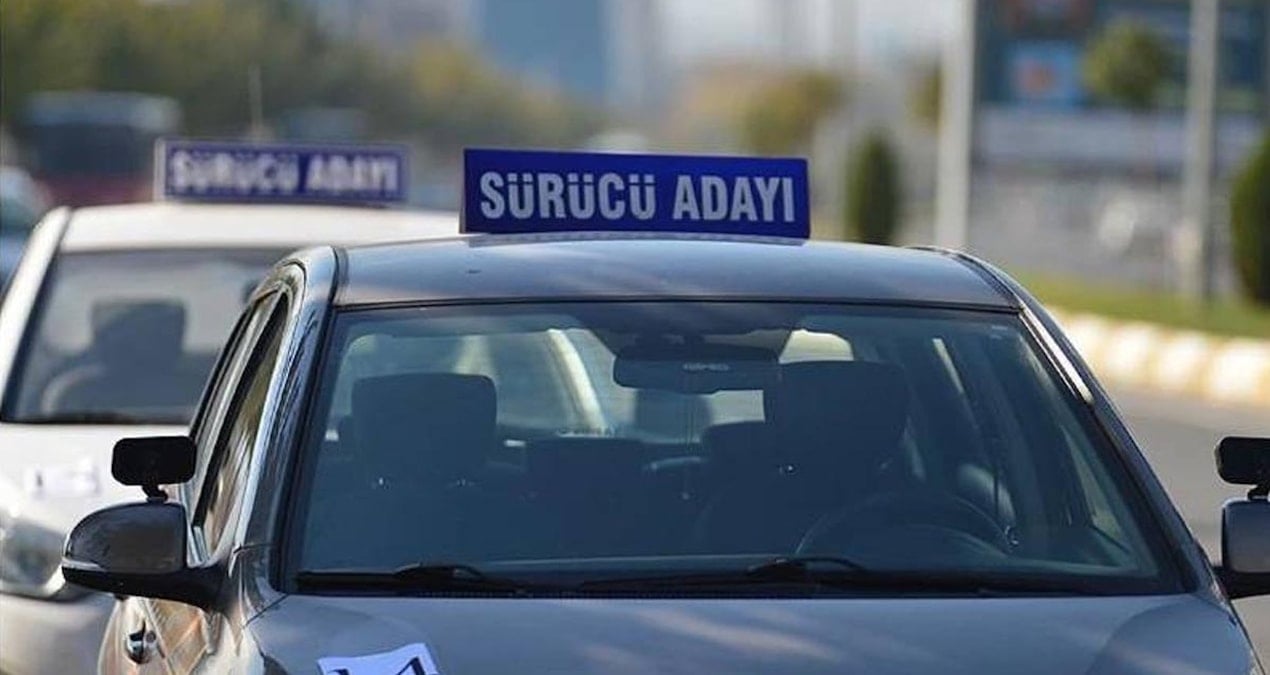 Ehliyet sınavında usulsüzlük yapan iki kişi yakalandı