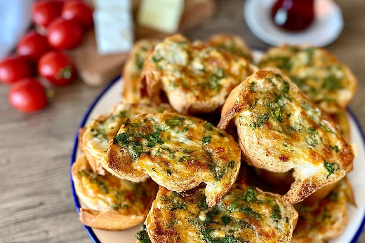 Sahurda Yapabileceğiniz pratik,Kaşarlı Yumurtalı Ekmek Tarifi