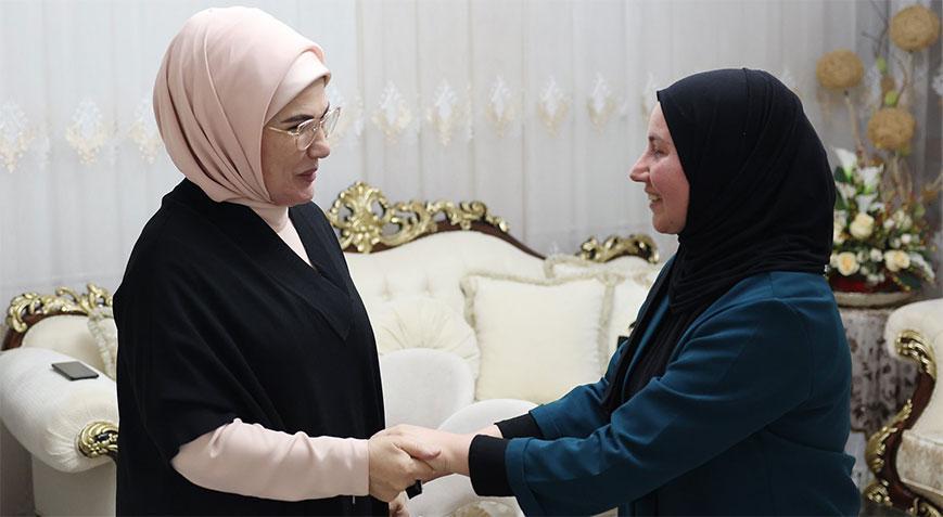 Emine Erdoğan Vehibe Sayın’ın iftar sofrasına misafir oldu