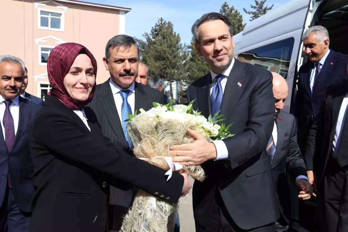 Enerji Bakanı Alparslan Bayraktar, Erzurum’da Ziyarette Bulundu