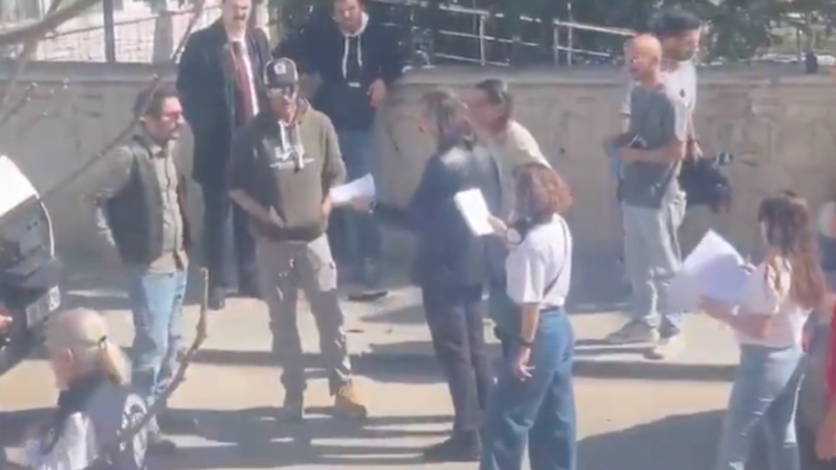 Erdal Beşikçioğlu mesai saatleri içinde dizi çekiyor