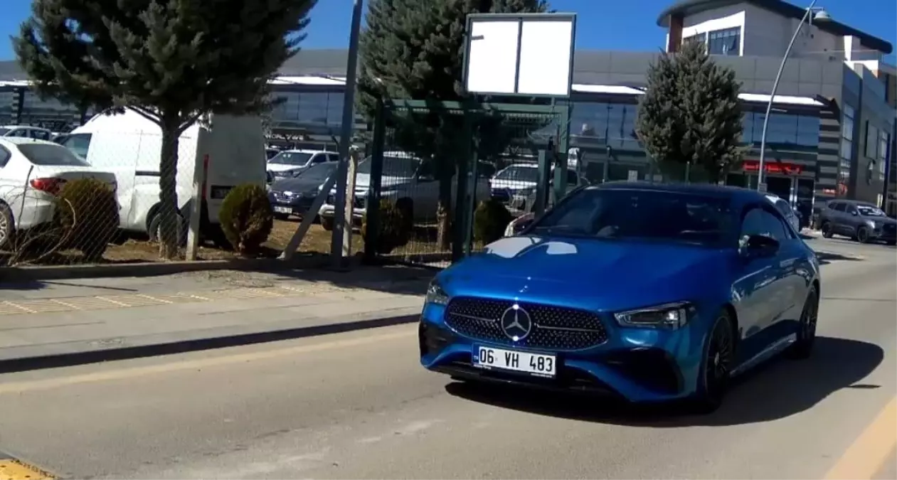 Ankara’da Korku dolu Gasp: Araç Sahibi Silahla Tehdit Edildi, Hareket Halindeki Araçtan Atladı