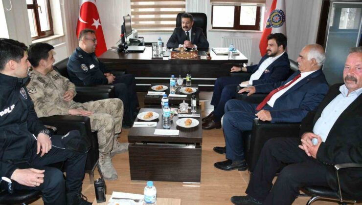 Adilcevaz Kaymakamı Özçelik, Güvenlik Güçlerinin Bayramını Kutladı