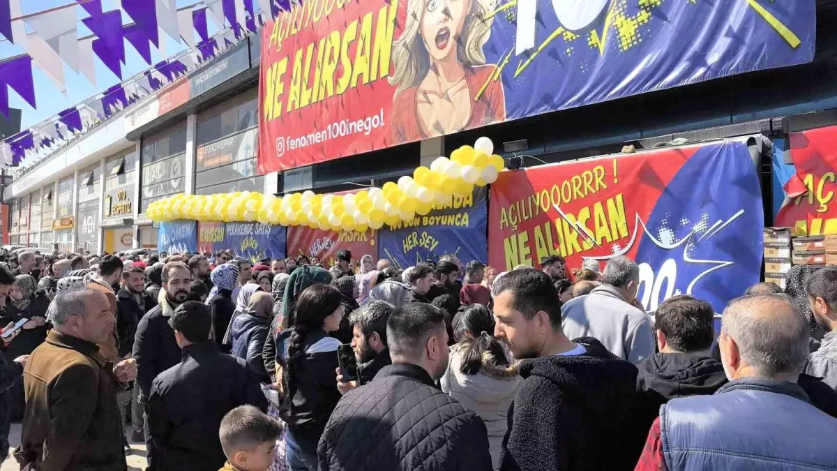 İnegöl’de İndirim Mağazası İzdihama Neden Oldu