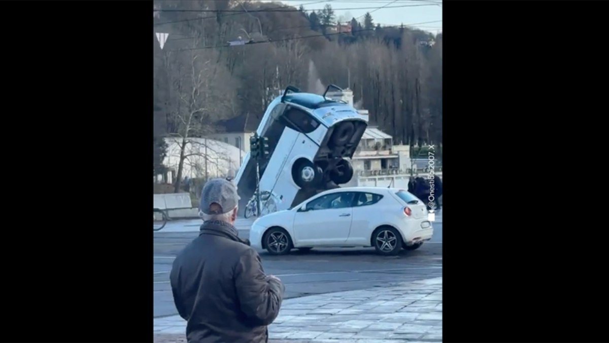 İtalya’da otobüs nehre düştü, 1 ölü
