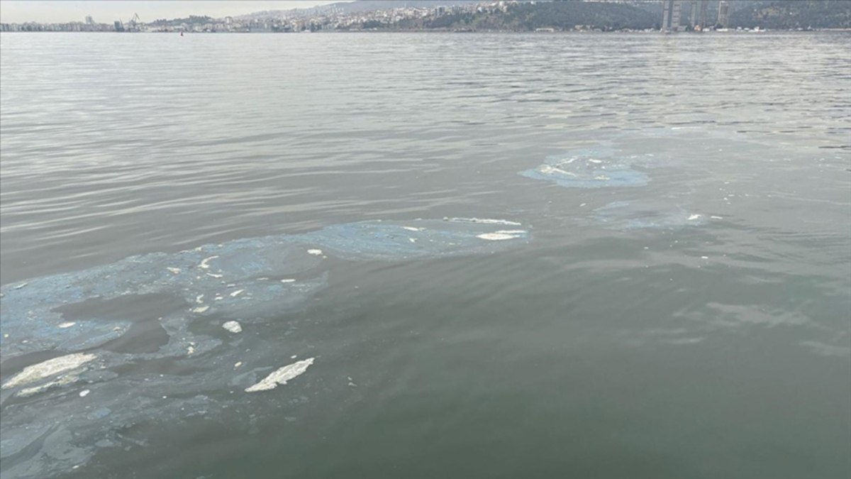 İzmir Körfezi’ne boya atığı döken firmaya 8,3 milyon lira ceza