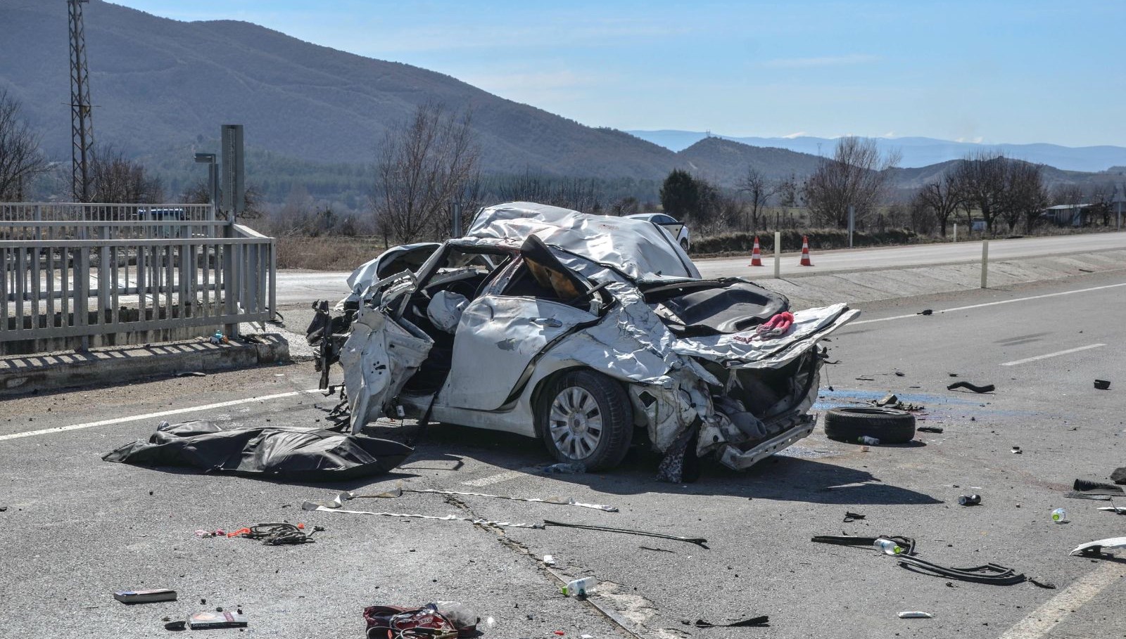 Kastamonu’da feci kaza: Köprü korkuluklarına çarpan otomobilin sürücüsü öldü