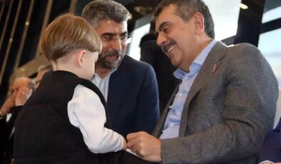 Milli Eğitim Bakanı Tekin: “Siz kimden yanasınız, milletten yana mısınız, milleti ayrıştırmak ve bölüştürmekten mi yanasınız?”