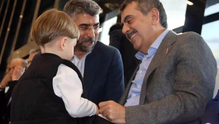 Milli Eğitim Bakanı Tekin: “Siz kimden yanasınız, milletten yana mısınız, milleti ayrıştırmak ve bölüştürmekten mi yanasınız?”