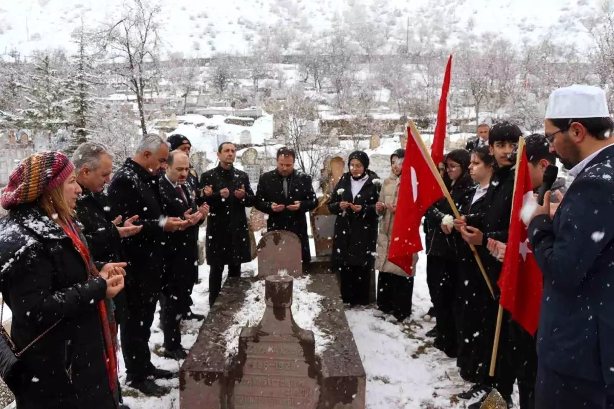 Oltulu Yusuf Ziya Bey mezarı başında anıldı