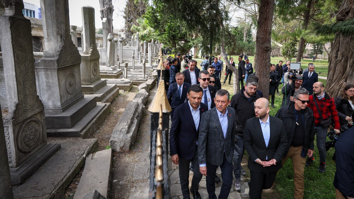 Özgür Özel, Şehzadebaşı Camii’ni ziyaret etti