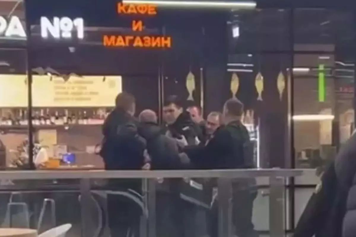 Rusya’da Alışveriş Merkezinde Silahlı Saldırı: 3 Kişi Yaralandı!