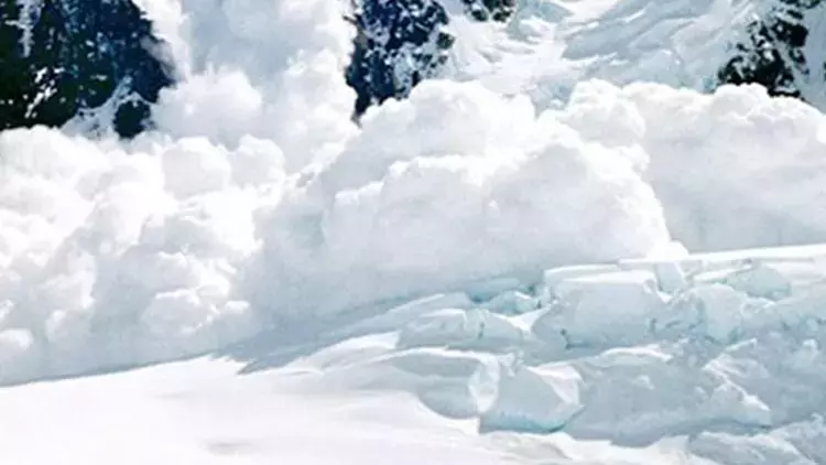 Rusya’da Çığ Felaketi: 4 Kişi Hayatını Kaybetti, Kurtarma Çalışmaları Devam Ediyor