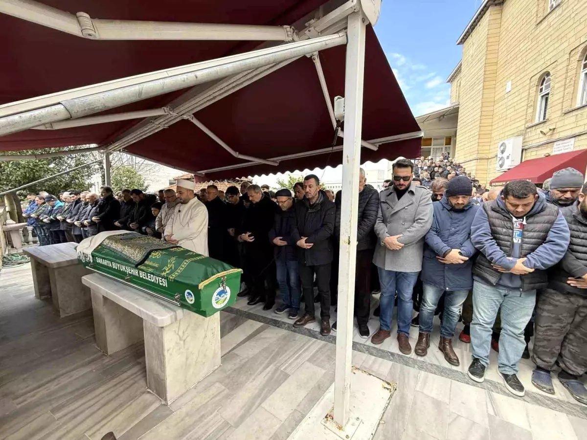 Sakarya’da Kiracı Tarafından Öldürülen Market Sahibi Mehmet Bal Son Yolculuğuna Uğurlandı