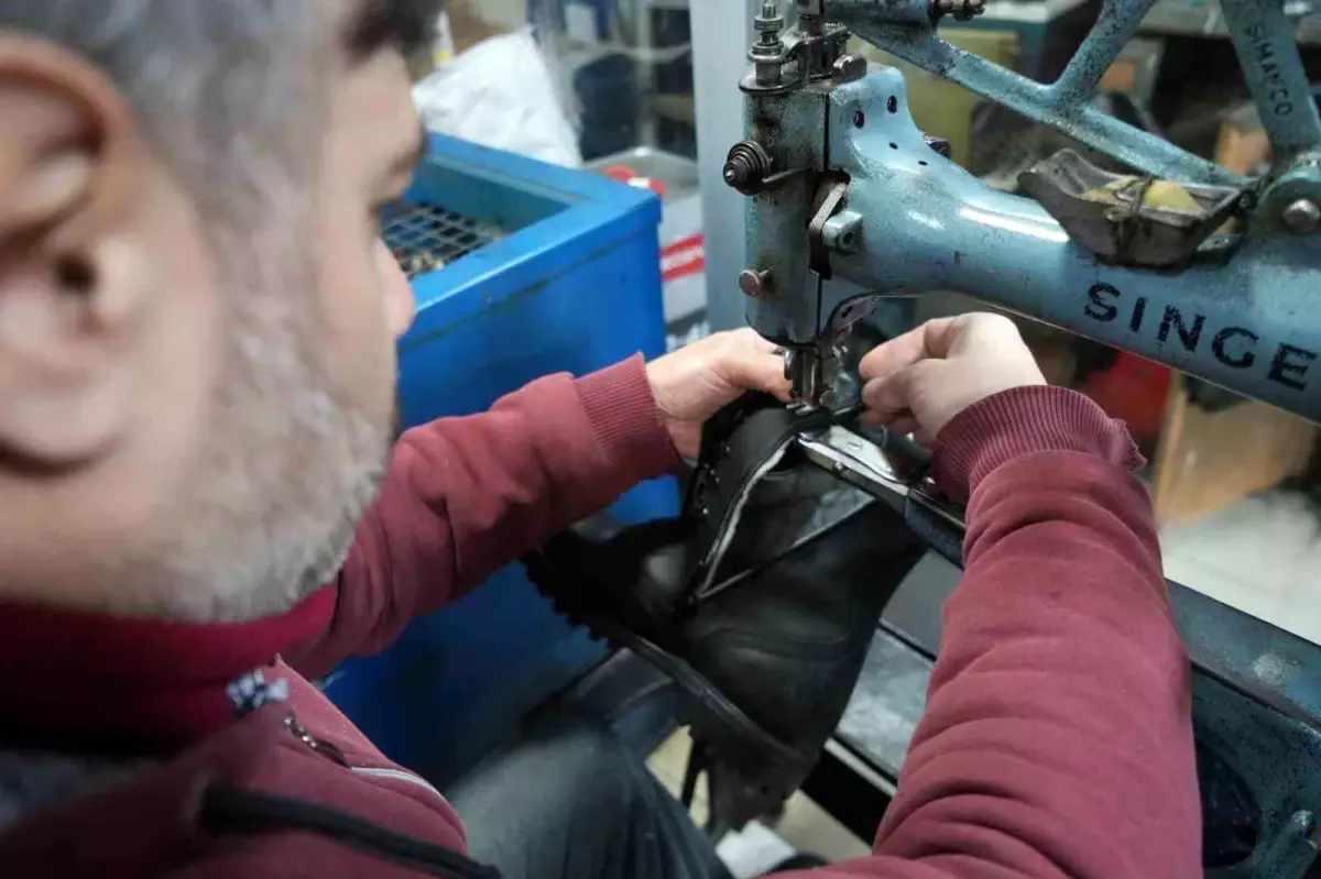 Samsun’da Soğuk Kış Ayakkabı Tamircilerini Sevindirdi