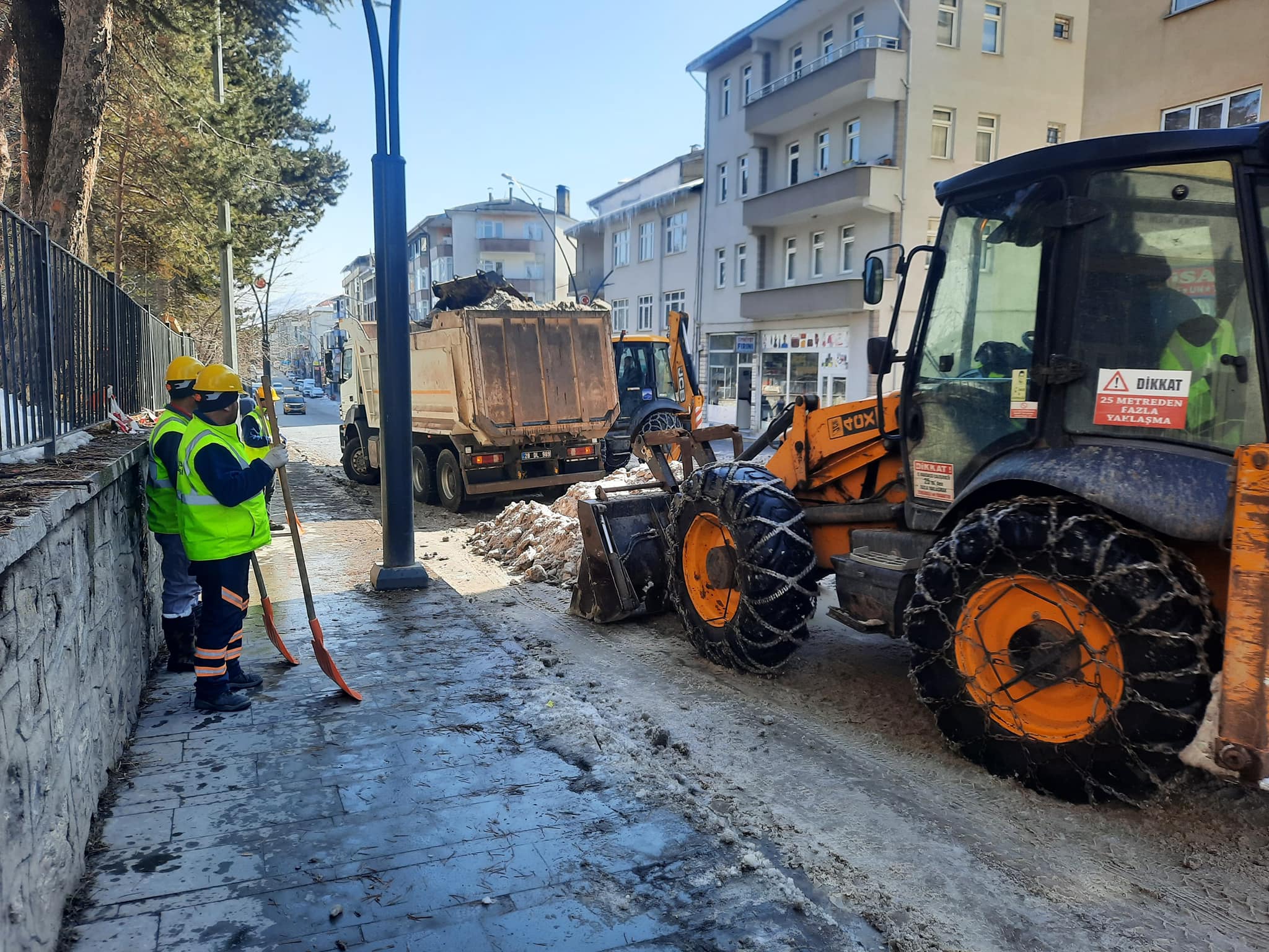 Şebinkarahisar Belediye Ekipleri, Karla Mücadelede Saha Çalışmalarına Aralıksız Devam Ediyor
