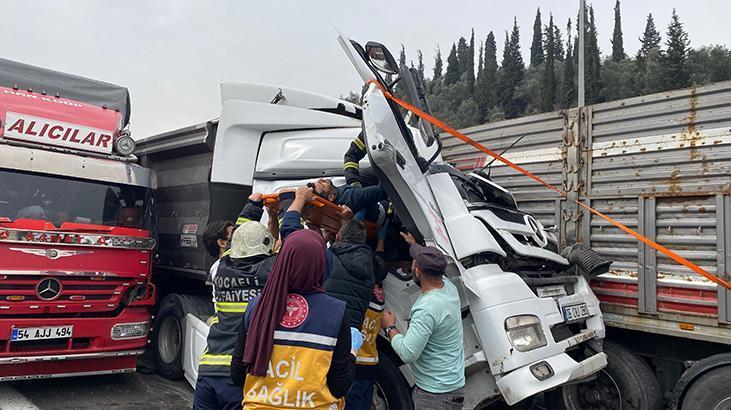 TEM otoyolunda feci kaza! Kağıt gibi ezilen TIR’dan mucize kurtuluş