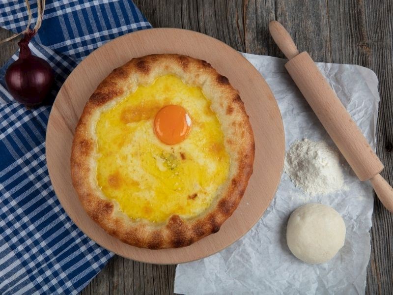 Trabzon Yağlı Pide Tarifi: Karadeniz Mutfağının Efsane Lezzeti