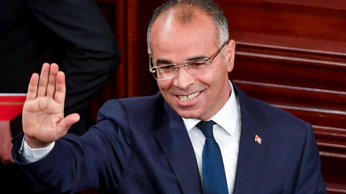 Tunus’ta  ekonomi ve göç krizi nedeniyle başbakan görevden alındı