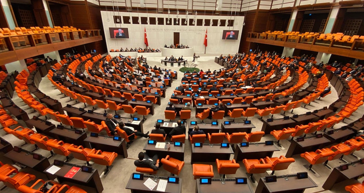 Vekiller ortada yok! Meclis kapandı
