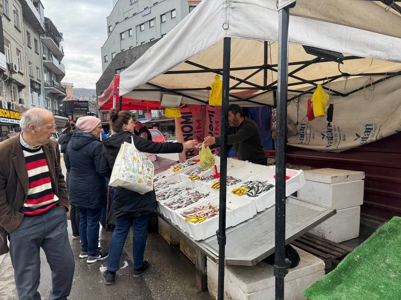 Zonguldak’ta Balık Fiyatları Düşüşe Geçti