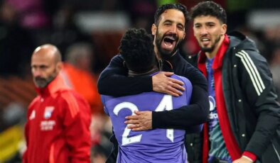 9 gollü çılgın maç! Manchester United’tan tarihi geri dönüş