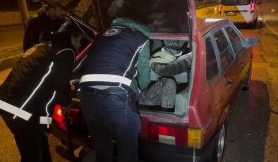Kaçak Göçmen Taşıyan Otomobil Durduruldu