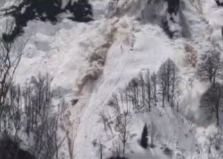 Çığ ve Heyelan Aynı Anda: Yol Ulaşıma Kapandı