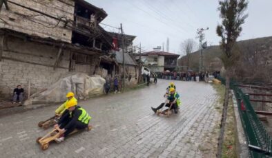 Burdur’da Geleneksel Tahta Araba Yarışı Nefesleri Kesti