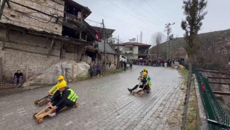 Burdur’da Geleneksel Tahta Araba Yarışı Nefesleri Kesti