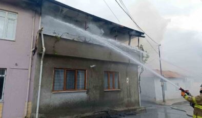 Balıkesir Burhaniye’de Bina Yangını Paniğe Neden Oldu
