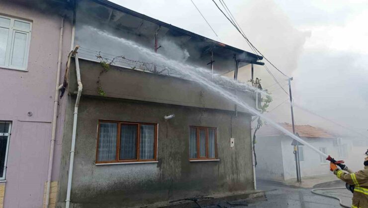 Balıkesir Burhaniye’de Bina Yangını Paniğe Neden Oldu