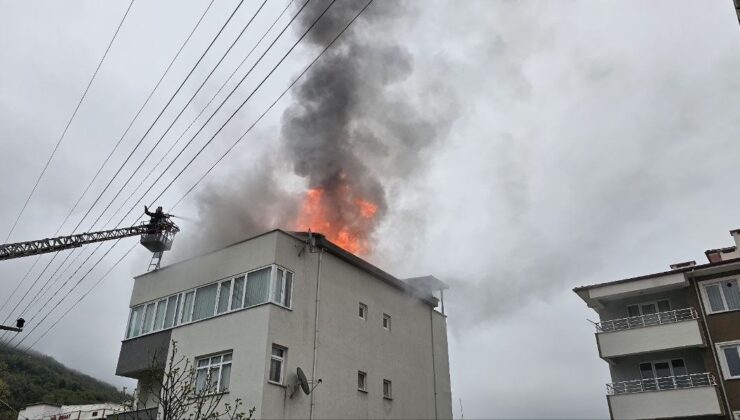 Kastamonu’nun Cide İlçesinde Çatıda Yangın