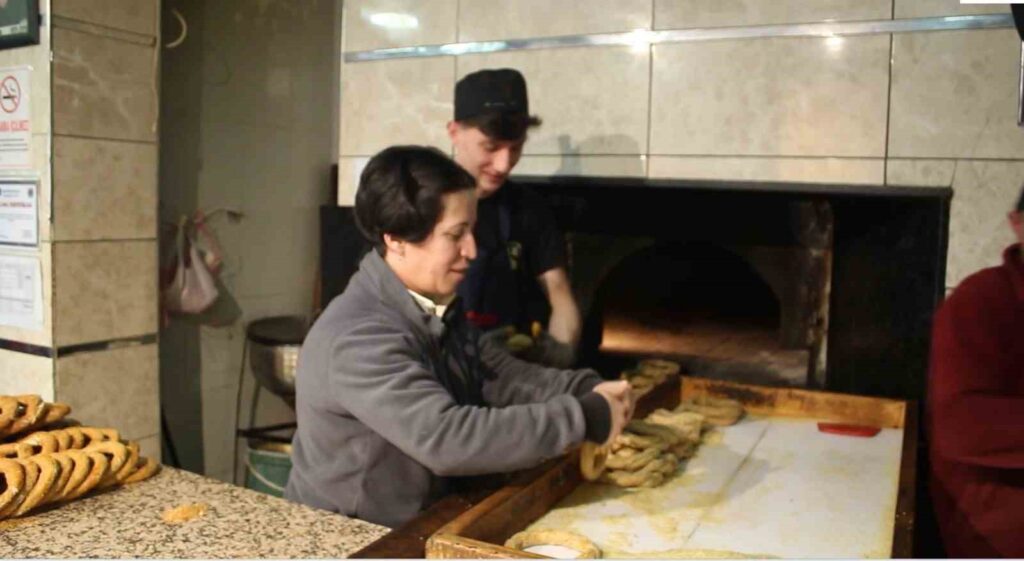 Ebru Öztürk simit ustası1