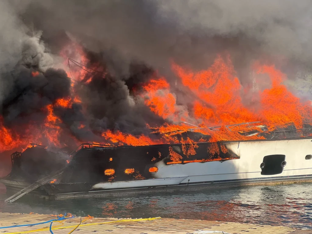 Fethiye marina yangını1
