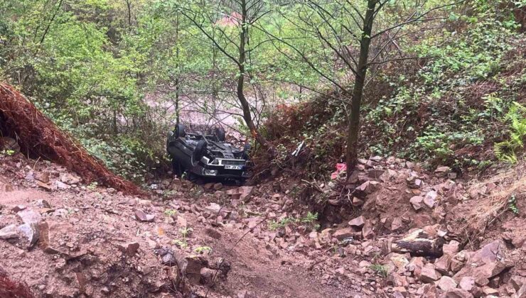 Giresun’da Otomobil Şarampole Devirdi