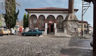Kütahya’nın Eskigediz Beldesinde, Asırlara Direnen İsa Bey Camii