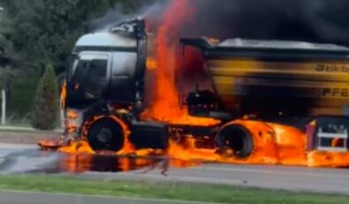 Kahramanmaraş’ta Seyir Halindeki Kamyonda Yangın