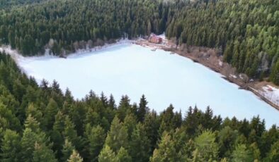 Artvin Şavşat’taki Karagöl, Kartpostallık Manzaralar Sunuyor