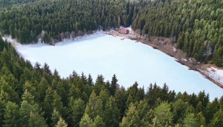 Artvin Şavşat’taki Karagöl, Kartpostallık Manzaralar Sunuyor