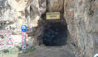 Kemaliye Taş Yolunda Su Tahliyesi Devam Ediyor