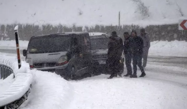 Kırklareli’nin Yüksek Kesimlerinde Kar Yağışı Hayatı Felç Etti